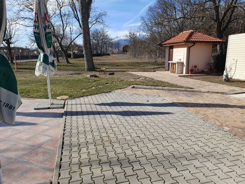 Работещо крайпътно заведение-ресторант, след осн.ремонт