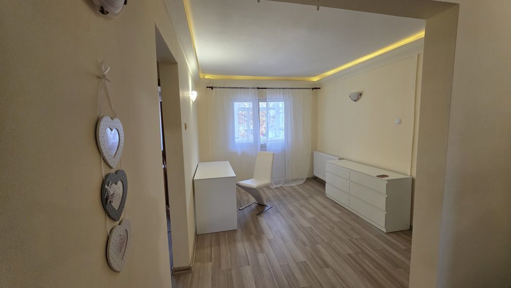 Apartament 4 camere Casa de cultura, etaj. 1 , Decomandat,  Loc de parcare
