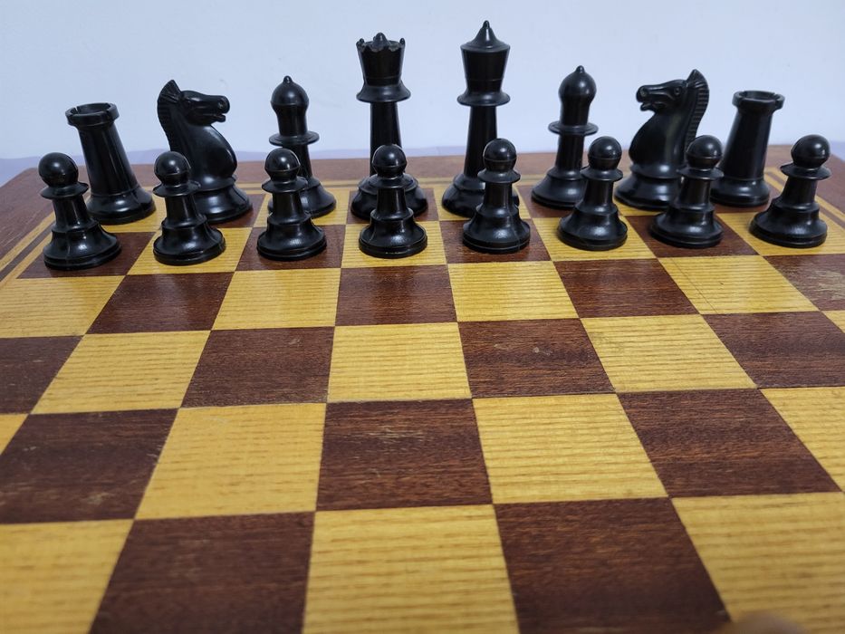 #10 Стар сгъваем дървен шах с табла