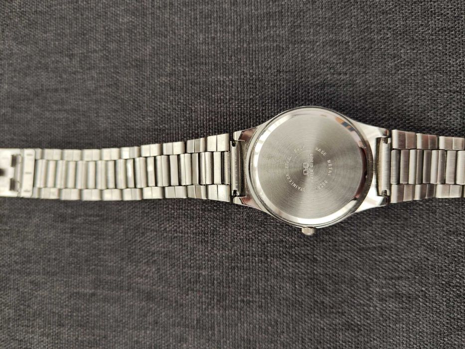 Нов метален часовник Q&Q Water resist