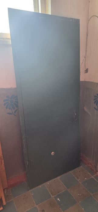 Продам железный дверь