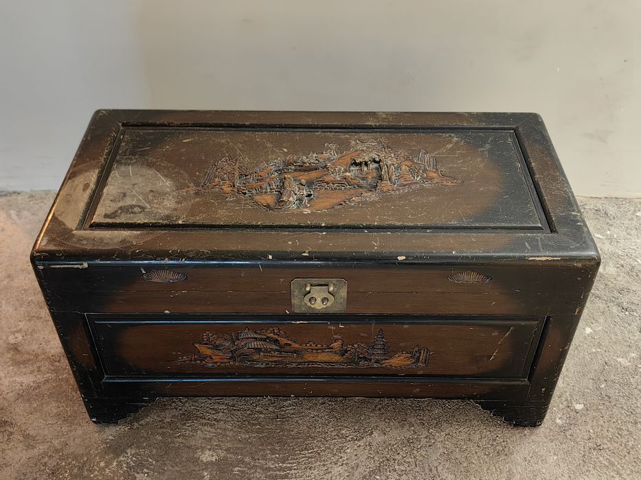 Стар китайски скрин с дърворезба от сандалово дърво