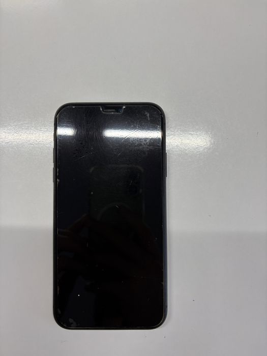 Se VINDE UREGNT iphone 11 intact