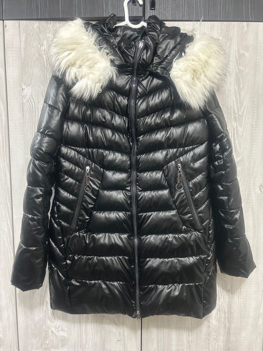 Дамско зимно яке с пухена качулка