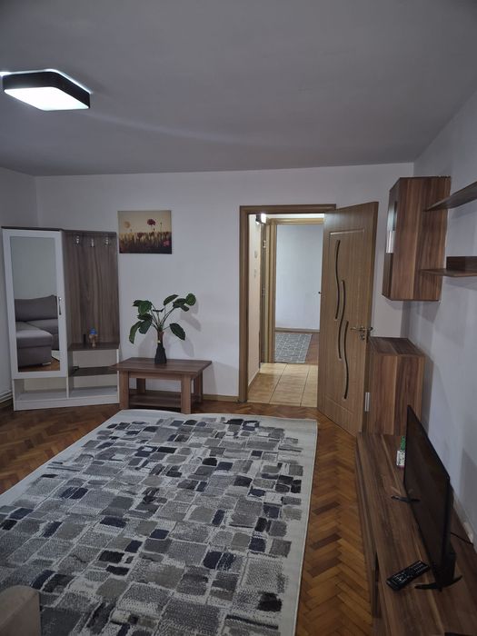 Închiriez apartament cu 2 camere  ultracentral pe mal lângă OMV