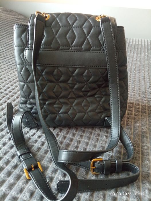 Оригинална раничка Guess