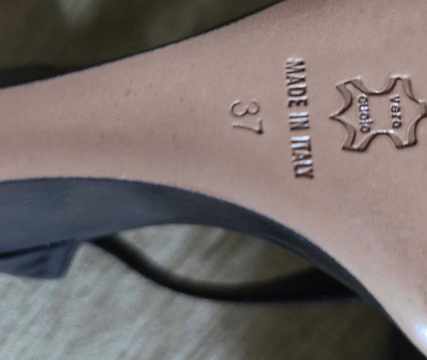 Чисто нови дамски обувки 37 номер