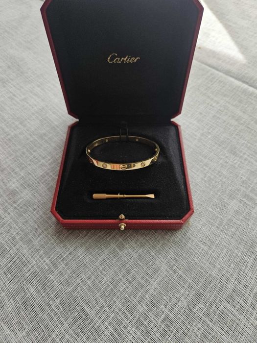 Уникална гривна Cartier Love