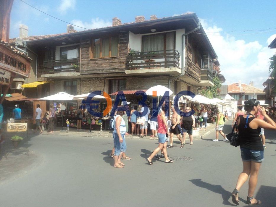 Половината от двуетажна къща в Стария град на Несебър,188 кв. м + двор