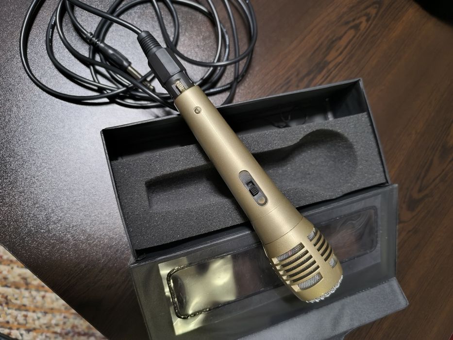 Микрофон с кабел