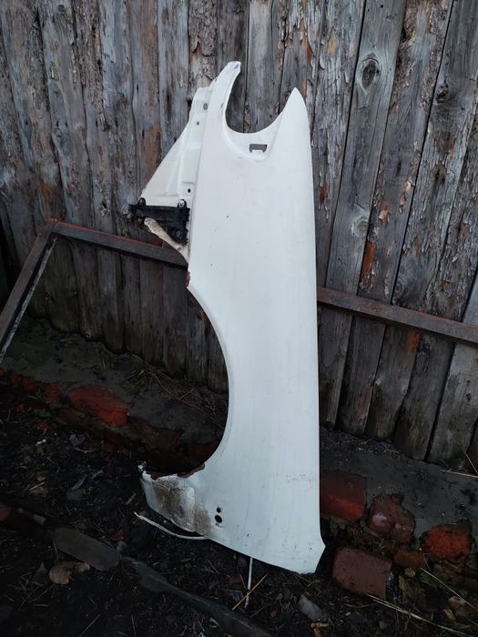 Продам крыло переднее левое