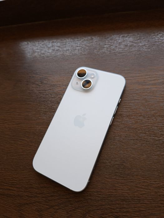 Iphone 15 128gb на гарантии 100% акб