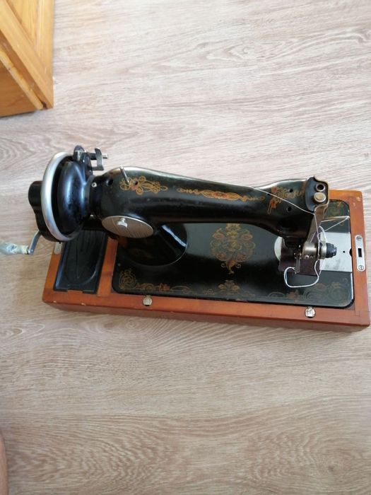 Стара ръчна руска шевна машина Union