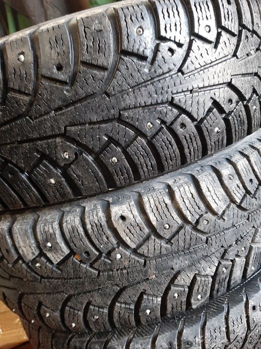 Нокиян 2 штуки зимняя резина