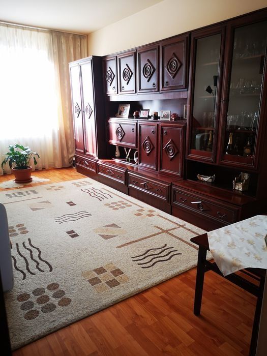 Vând apartament 3 camere - Cristesti