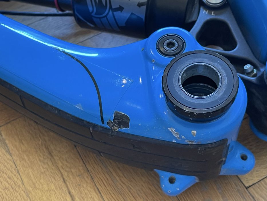 Santa Cruz V10 frame  + shock (XL size)