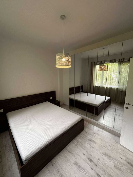 Дава се под наем Тристаен апартамент в София, Център - 91 кв.м за 900 € - Снимка #1