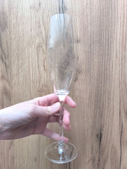 Стъклени  чаши за вино