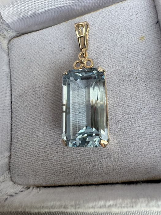 Pandantiv aur acvamarin