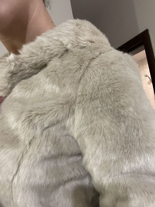 Пухено палто цвят щампанско