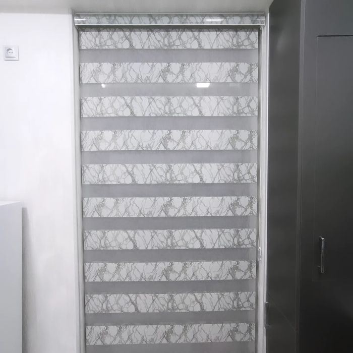 Jalyuzi barcha turdagi brinchi qol