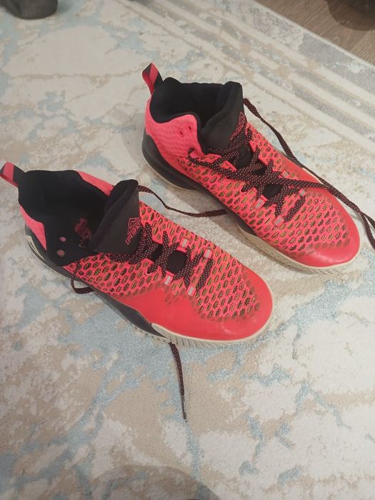 Кроссовки баскетбольные