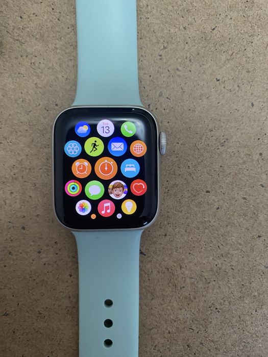 Apple watch SE 42 mm в отличном состоянии
