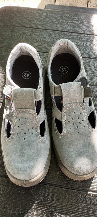 Сиви работни обувки от естествен велур