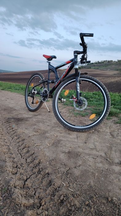 Bicicleta este una chiar bună suspensii față spate disc față