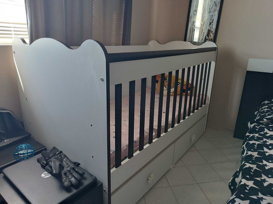 Кошара със люлеещ механизам