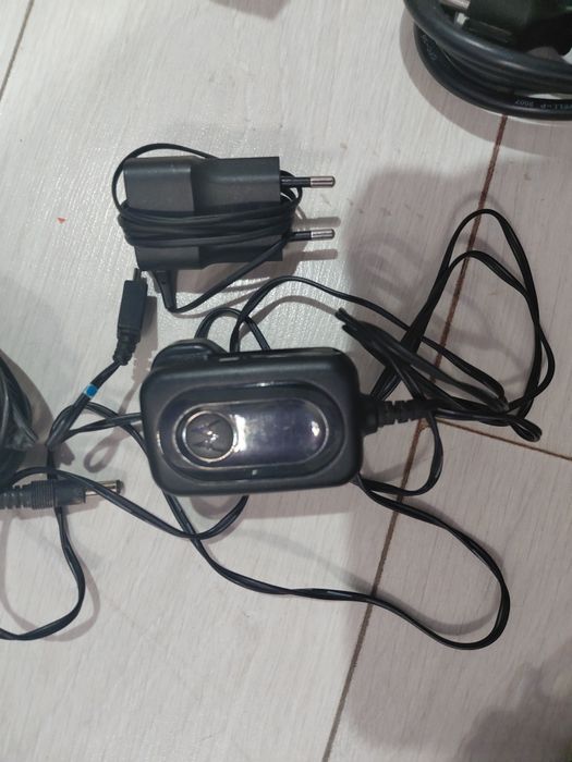 Продам телефоны Samsung и зарядки Nokia,  Samsung,  Motorola