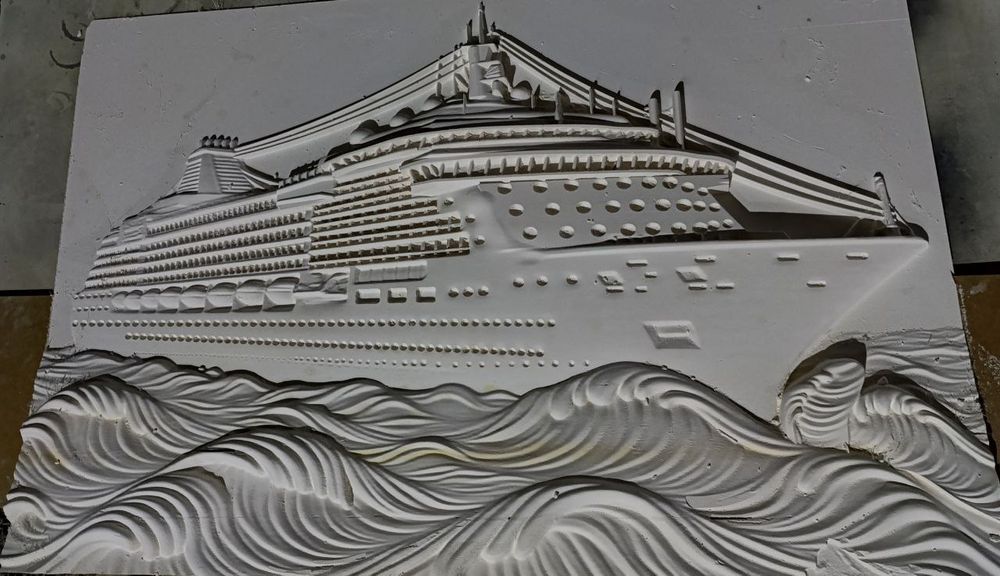 Круиз "Карабл" на стене Барельеф