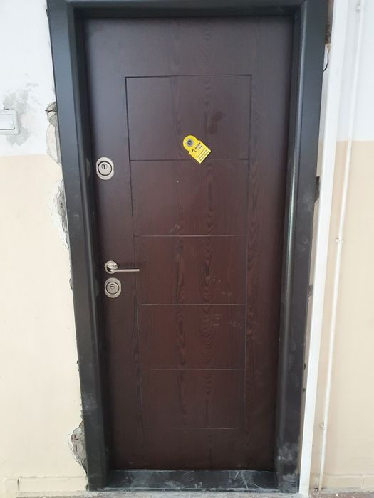 Montaj usi metalice .prețul pleacă de la 350 ron