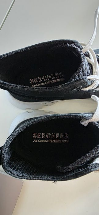 Vând tenesi Skechers