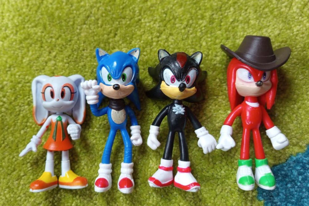 Детски играчки ( фигурки Ариел и Соник)