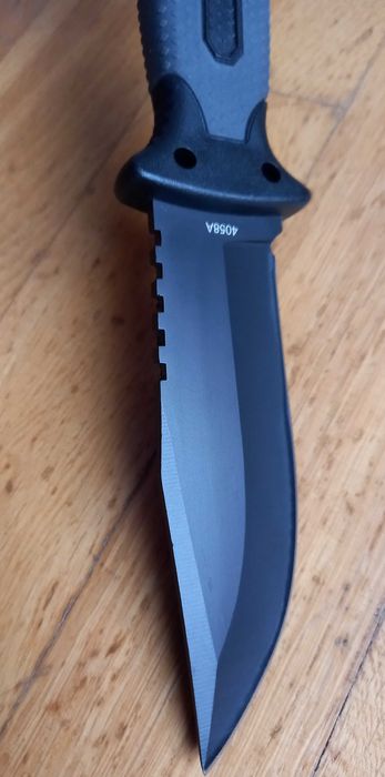 Cutit cu kit de supravietuire