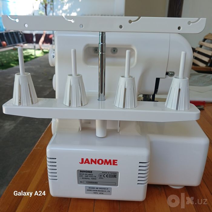 Janome MyLock 4952(Япония). Год гарантии/Металл/Комплект.