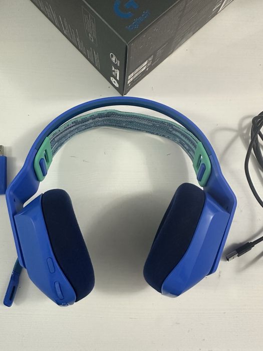 vand casti logitech g733