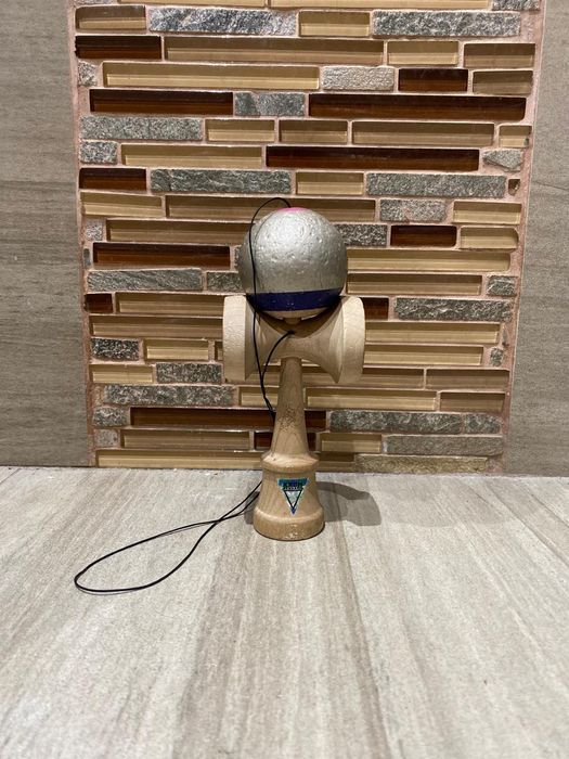 Vând kendama SLAYDAWG 4 KEN și tama revo glase