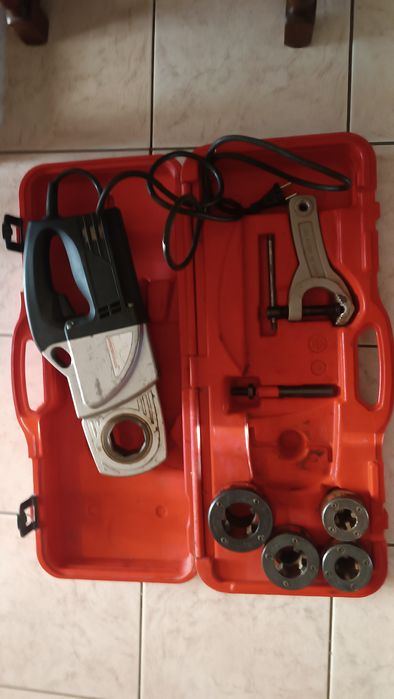 Mașină manuala electrică de filetat