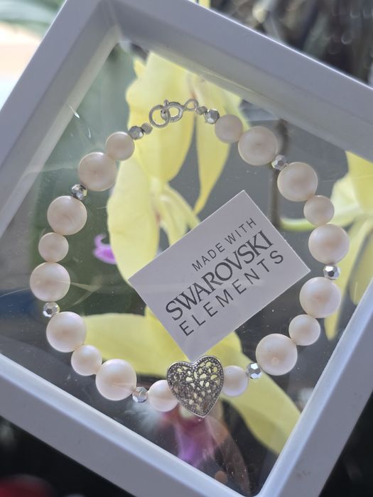 Обеци и гривни с кристали Swarovski