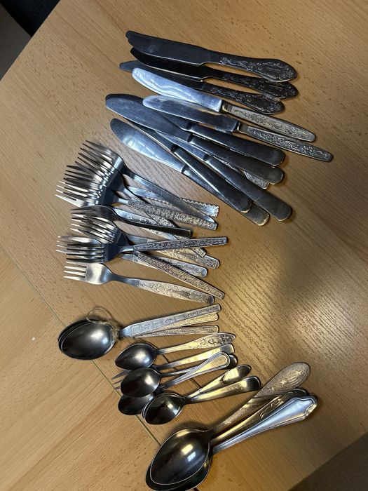 Столовую посуду продам