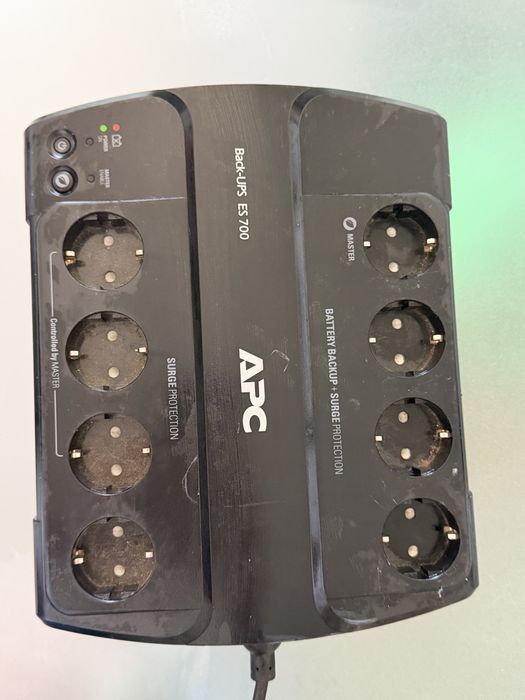APC BACK-UPS ES 700 in caz de ai pană de curent sau șocuri în special la țară funcțional .Detal