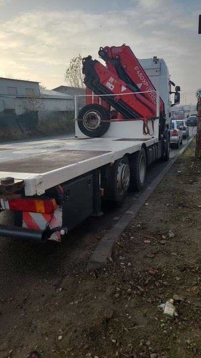 Inchiriez camion cu macara