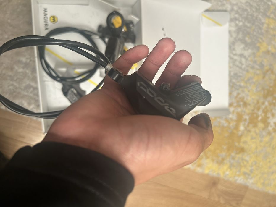 Sram code r aproape noi
