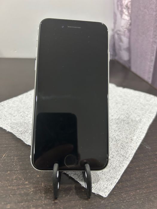 Apple IPhone SE (2020) ,  ( 11,94 cm/ 4,7 Zoll , 128 gab 12 MP Camera