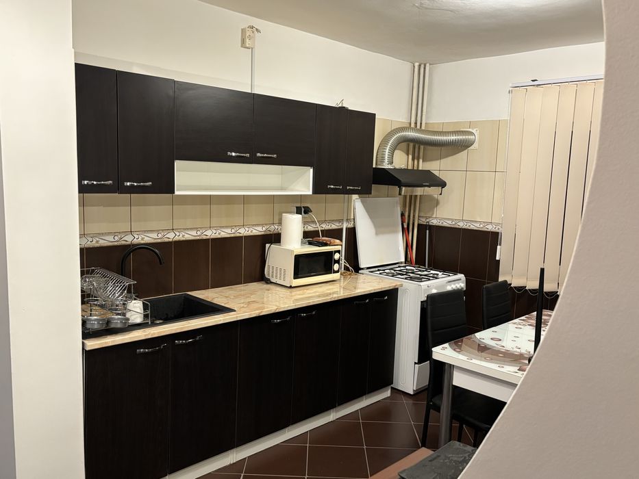 Inchiriez apartament 3 camere uverturii