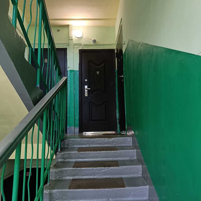 Продам 2 ком квартиру в районе кинотеатра Казахстан