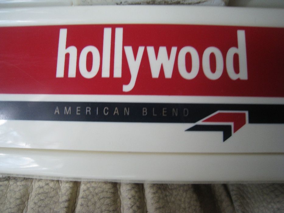 Hollywood рекламен ретро стелаж за цигари цигарени кутии от 80те!