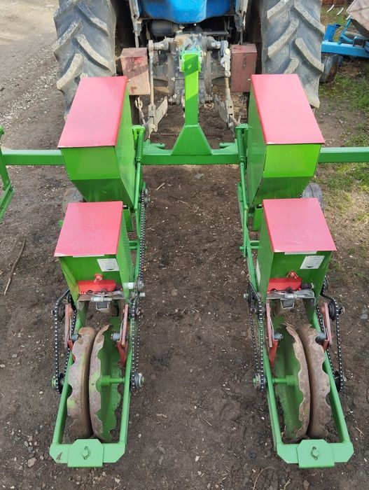 Semanatoare de porumb mic